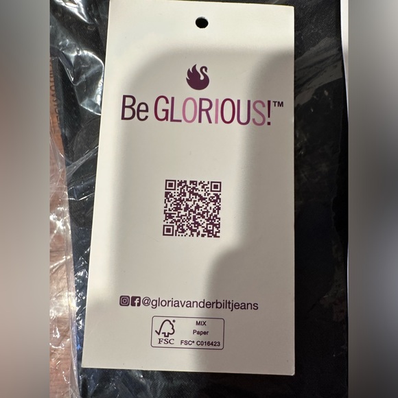 Gloria Vanderbilt, 4short, black pull on tummy, slimmer, trouser pants - Picture 3 of 6